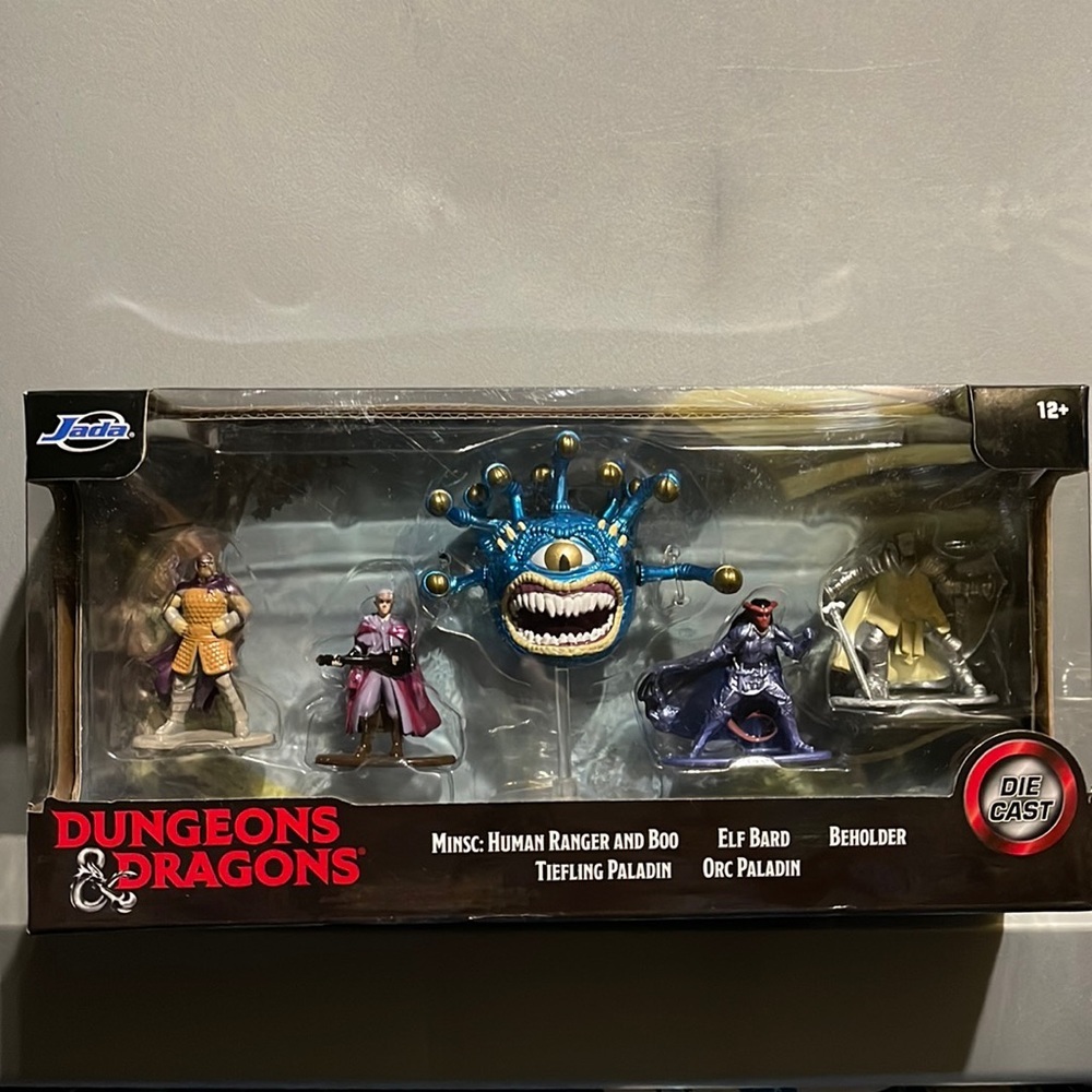New Dungeons and Dragons die cast characters